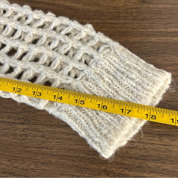 ❤️ Urban Outfitters Open Square Knit Holes Cream Oversized Sweater S - Picture 10 of 11